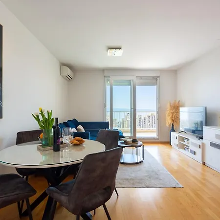 La Vista Apartment