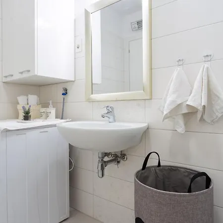 La Vista Apartment Split
